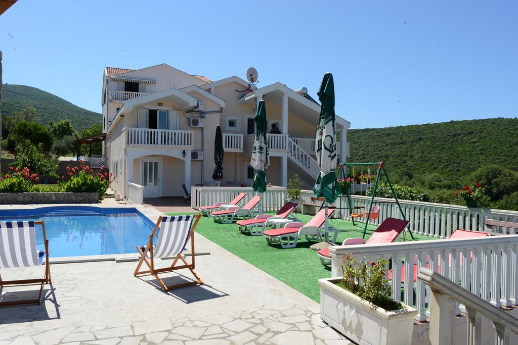 Apartments Vila Lazarevic Tivat Ngoại thất bức ảnh