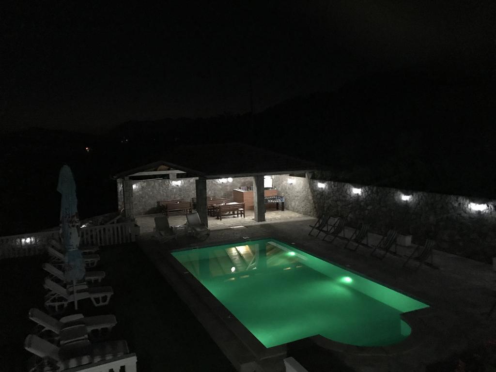 Apartments Vila Lazarevic Tivat Ngoại thất bức ảnh