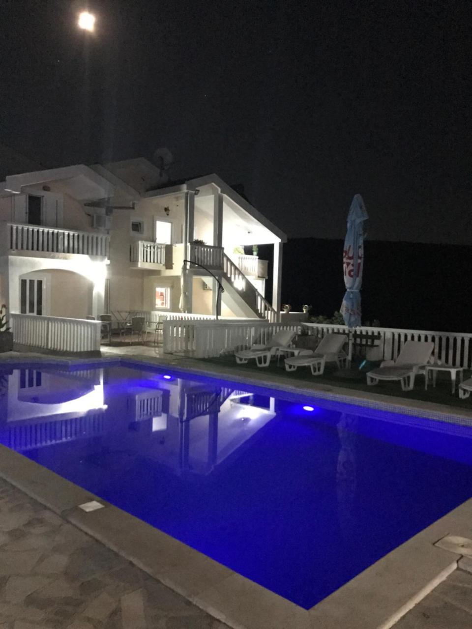 Apartments Vila Lazarevic Tivat Ngoại thất bức ảnh