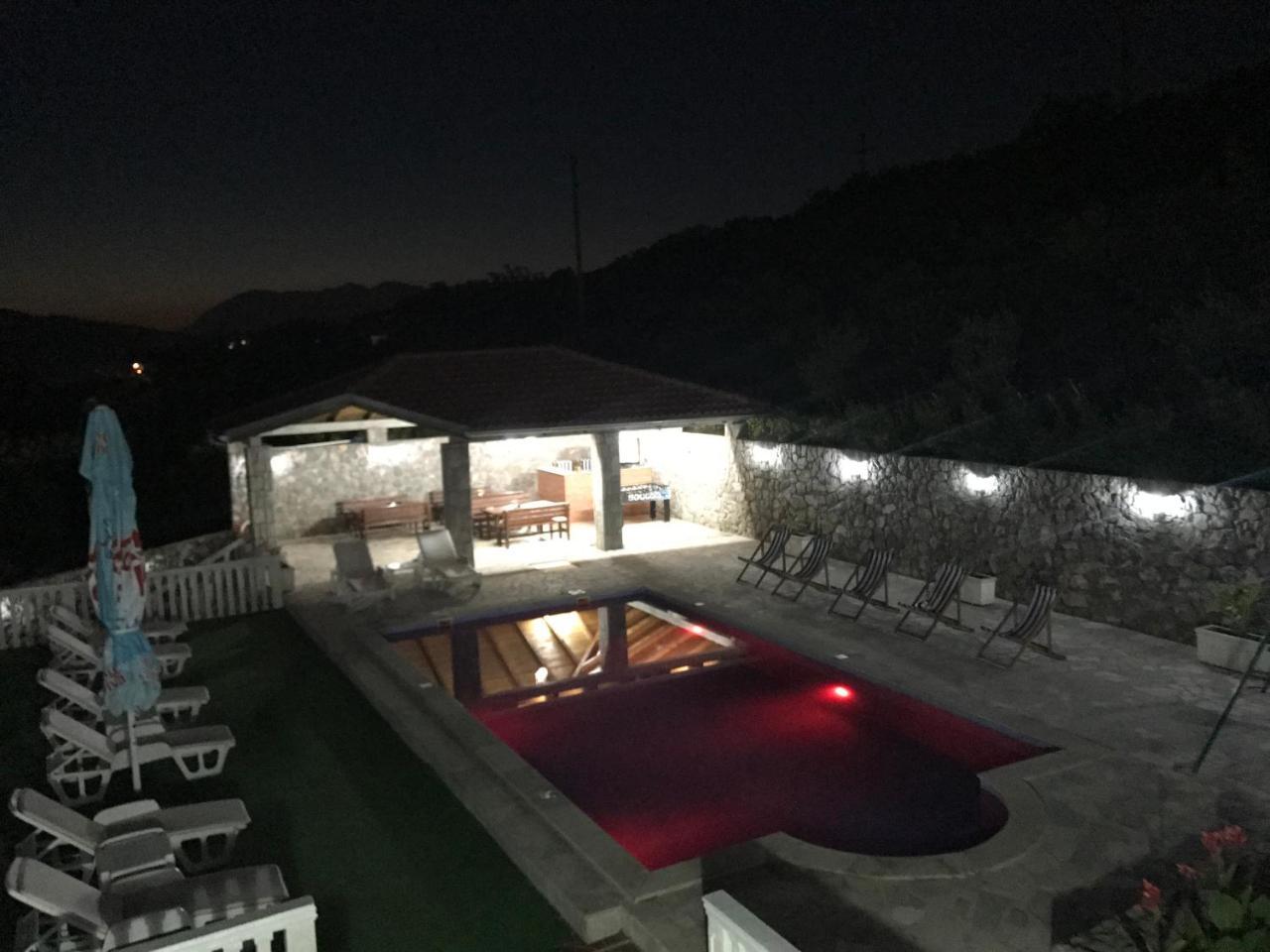 Apartments Vila Lazarevic Tivat Ngoại thất bức ảnh