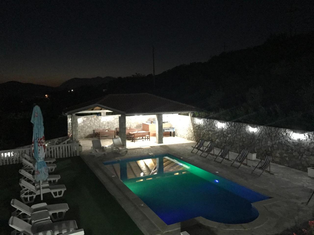 Apartments Vila Lazarevic Tivat Ngoại thất bức ảnh