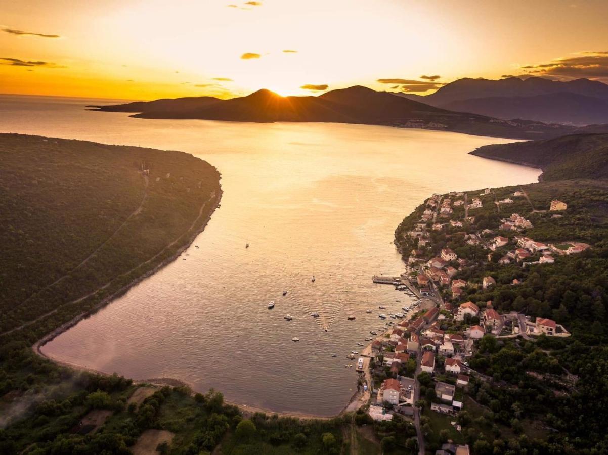 Apartments Vila Lazarevic Tivat Ngoại thất bức ảnh